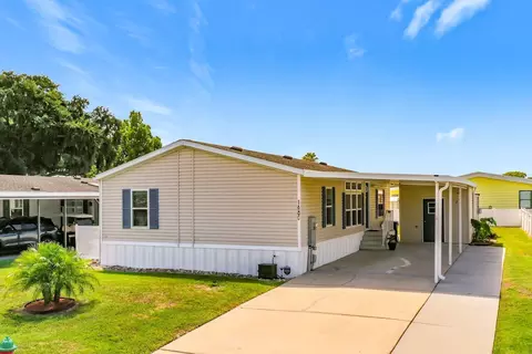 1660 Elkhart Cir, Tavares, FL 32778