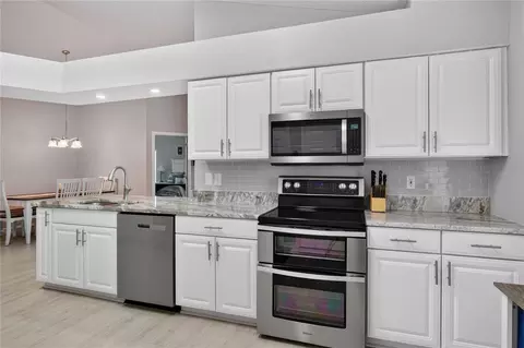 Kitchen - 4059 Capland Ave, Clermont, FL 34711 photo 4 of 5