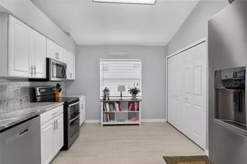 Kitchen - 4059 Capland Ave, Clermont, FL 34711 photo 5 of 5