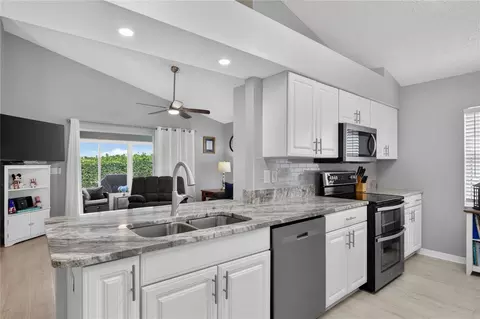 Kitchen - 4059 Capland Ave, Clermont, FL 34711 photo 3 of 5