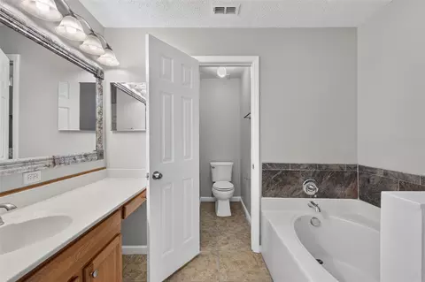 Bath - 2225 Sandridge Cir, Eustis, FL 32726 photo 1 of 3