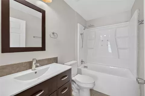 Bath - 2225 Sandridge Cir, Eustis, FL 32726 photo 3 of 3