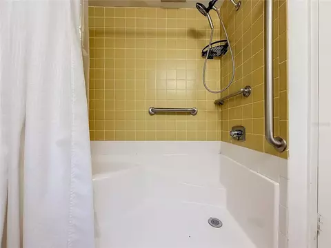 Bath - 681 Midway Dr #A, Ocala, FL 34472 photo 6 of 6