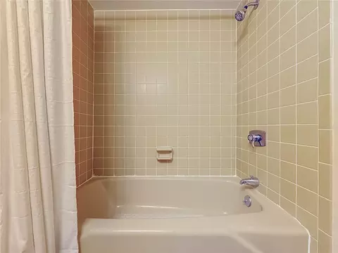 Bath - 681 Midway Dr #A, Ocala, FL 34472 photo 3 of 6