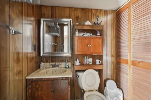 Bath - 13637 Cr 737, Webster, FL 33597 photo 1 of 2
