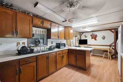 Kitchen - 13637 Cr 737, Webster, FL 33597 photo 3 of 3