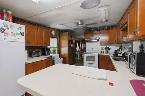Kitchen - 13637 Cr 737, Webster, FL 33597 photo 2 of 3