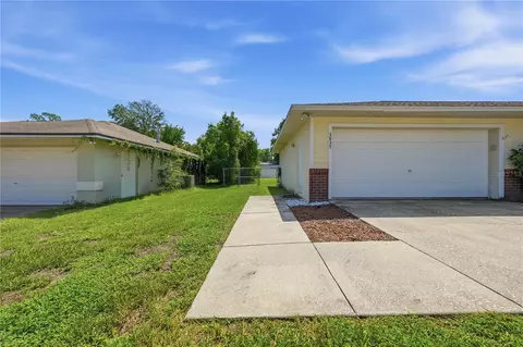 Exterior - 3835 NE 13th Ave, Ocala, FL 34479 photo 2 of 10