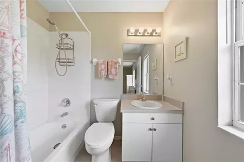 Bath - 3835 NE 13th Ave, Ocala, FL 34479 photo 2 of 4
