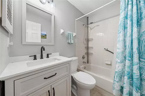 Bath - 3835 NE 13th Ave, Ocala, FL 34479 photo 3 of 4