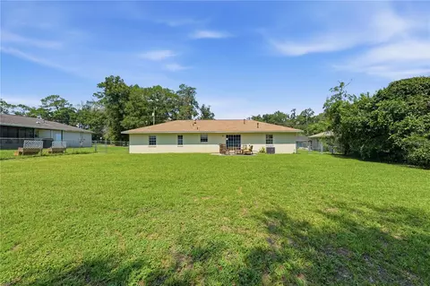 Exterior - 3835 NE 13th Ave, Ocala, FL 34479 photo 5 of 10