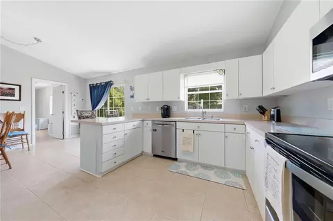 Kitchen - 3835 NE 13th Ave, Ocala, FL 34479 photo 2 of 4
