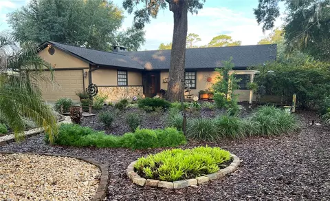 Exterior - 2115 Suzanne Dr, Mount Dora, FL 32757 photo 18 of 19