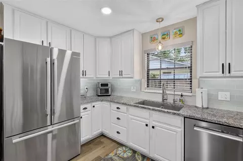 Kitchen - 2115 Suzanne Dr, Mount Dora, FL 32757 photo 6 of 6