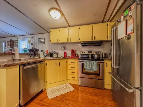 Kitchen - 10113 SE 24th Dr, Webster, FL 33597 photo 2 of 2