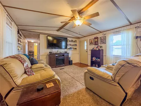 Living - 10113 SE 24th Dr, Webster, FL 33597 photo 2 of 3
