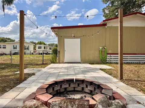 Exterior - 10113 SE 24th Dr, Webster, FL 33597 photo 4 of 12