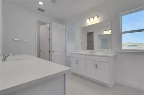Bath - 6677 Wake St, Saint Cloud, FL 34771 photo 3 of 4