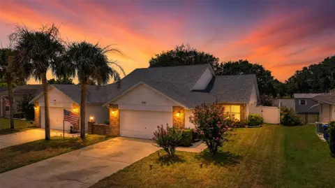 626 Woodview Dr, Tavares, FL 32778