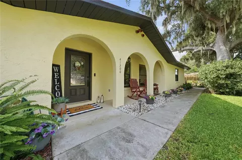 Exterior - 41300 Dixie Ave, Umatilla, FL 32784 photo 9 of 17
