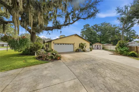 Exterior - 41300 Dixie Ave, Umatilla, FL 32784 photo 16 of 17