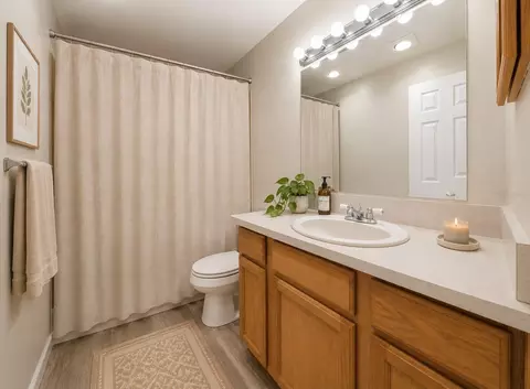 Bath - 41300 Dixie Ave, Umatilla, FL 32784 photo 2 of 5