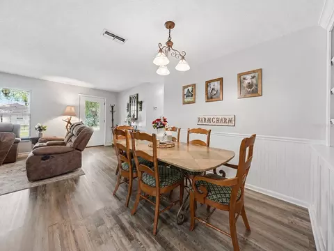 Dining - 41300 Dixie Ave, Umatilla, FL 32784 photo 2 of 2