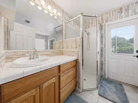 Bath - 41300 Dixie Ave, Umatilla, FL 32784 photo 4 of 5