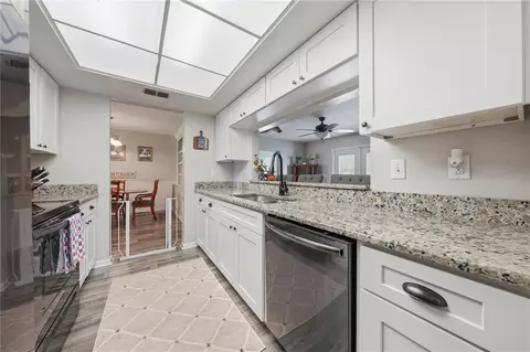 Kitchen - 41300 Dixie Ave, Umatilla, FL 32784 photo 2 of 3