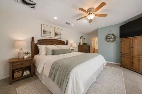 Bedroom - 41300 Dixie Ave, Umatilla, FL 32784 photo 1 of 5