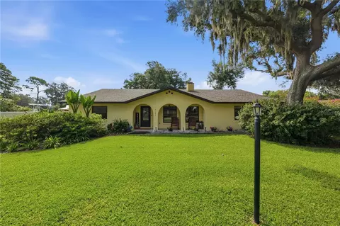 Exterior - 41300 Dixie Ave, Umatilla, FL 32784 photo 7 of 17