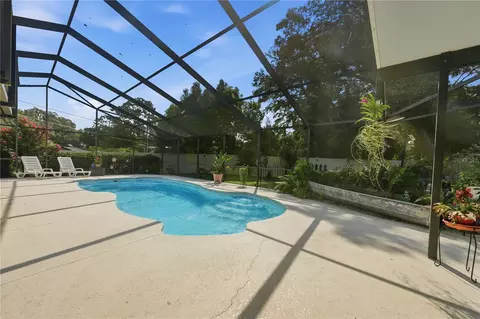 Exterior - 41300 Dixie Ave, Umatilla, FL 32784 photo 3 of 17