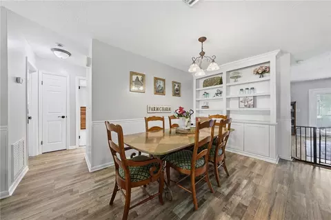 Dining - 41300 Dixie Ave, Umatilla, FL 32784 photo 1 of 2