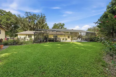 Exterior - 41300 Dixie Ave, Umatilla, FL 32784 photo 14 of 17