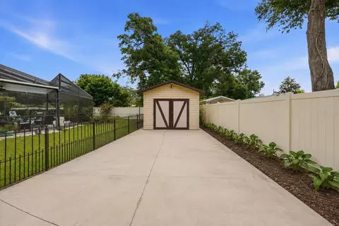 Exterior - 41300 Dixie Ave, Umatilla, FL 32784 photo 5 of 17