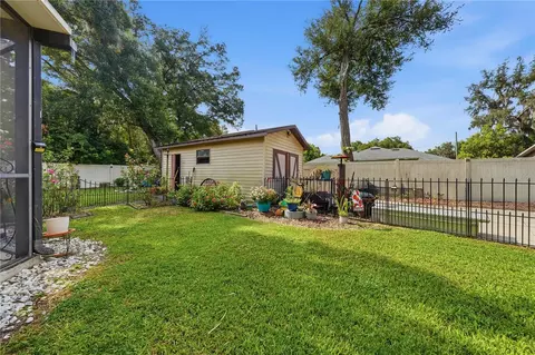 Exterior - 41300 Dixie Ave, Umatilla, FL 32784 photo 13 of 17