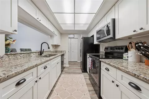 Kitchen - 41300 Dixie Ave, Umatilla, FL 32784 photo 1 of 3