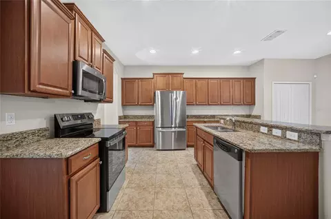 Kitchen - 5202 Royce Dr, Mount Dora, FL 32757 photo 3 of 4