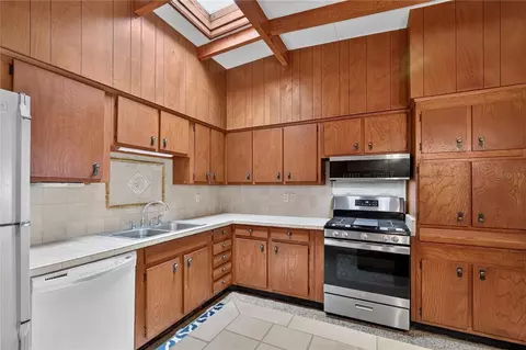Kitchen - 2435 Broadvue Ave, Eustis, FL 32726 photo 2 of 3