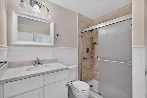 Bath - 2435 Broadvue Ave, Eustis, FL 32726 photo 1 of 3