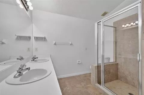 Bath - 34231 Marshall Rd, Eustis, FL 32736 photo 1 of 4