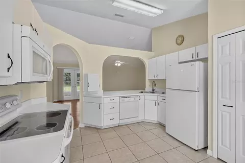 Kitchen - 34231 Marshall Rd, Eustis, FL 32736 photo 4 of 4
