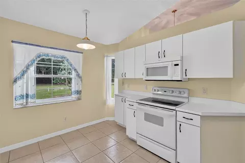 Kitchen - 34231 Marshall Rd, Eustis, FL 32736 photo 2 of 4