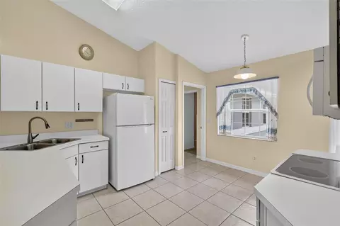 Kitchen - 34231 Marshall Rd, Eustis, FL 32736 photo 1 of 4