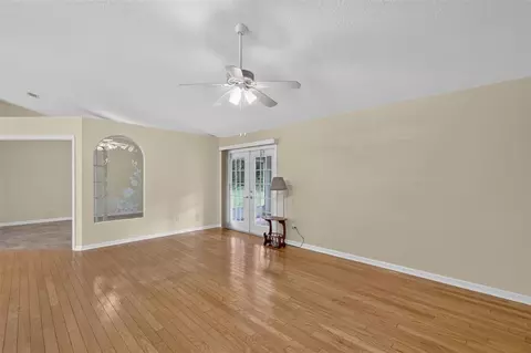 Living - 34231 Marshall Rd, Eustis, FL 32736 photo 2 of 5