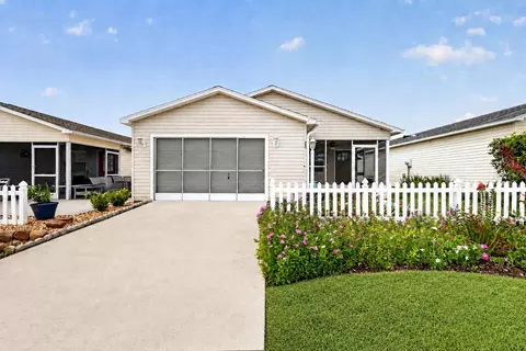483 Hildalgo Dr, Lady Lake, FL 32159