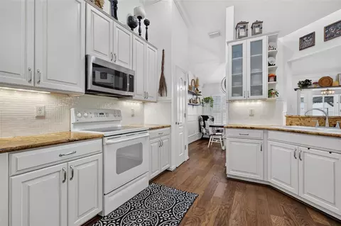 Kitchen - 57 Townhill Dr, Eustis, FL 32726 photo 2 of 4