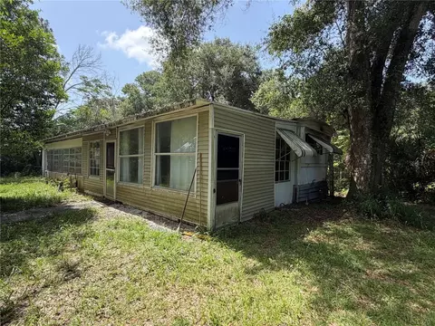 196 Robinhood Dr, Deland, FL 32724