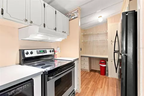 Kitchen - 1875 Stacey Dr, Mount Dora, FL 32757 photo 4 of 4