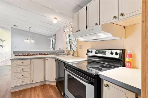 Kitchen - 1875 Stacey Dr, Mount Dora, FL 32757 photo 3 of 4